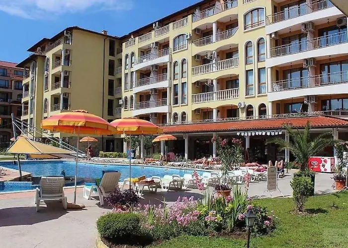 уютные с бассейном у моря в г. *