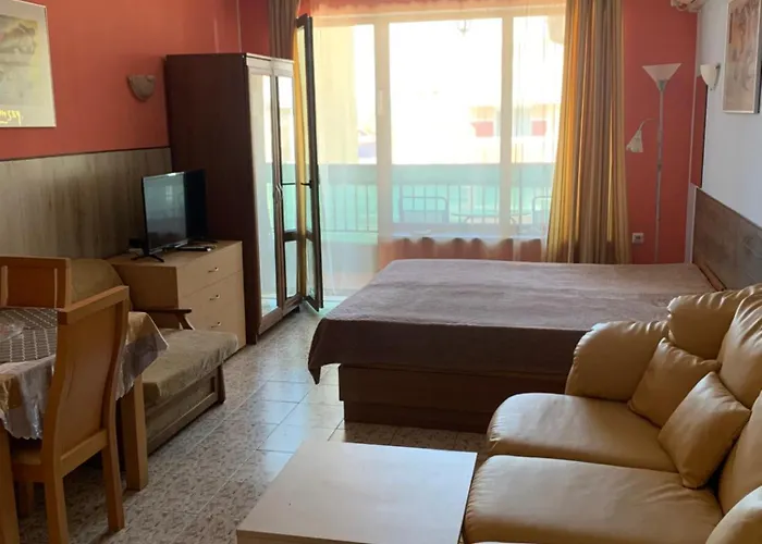 Апартаменты уютные с бассейном у моря в г. *