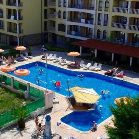 Apartman уютные с бассейном у моря в г. Napospart