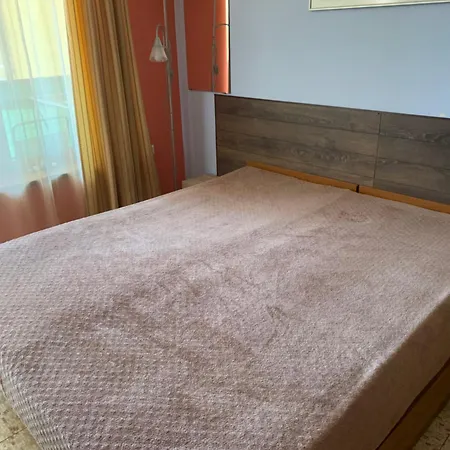 Appartement уютные с бассейном у моря в г. *